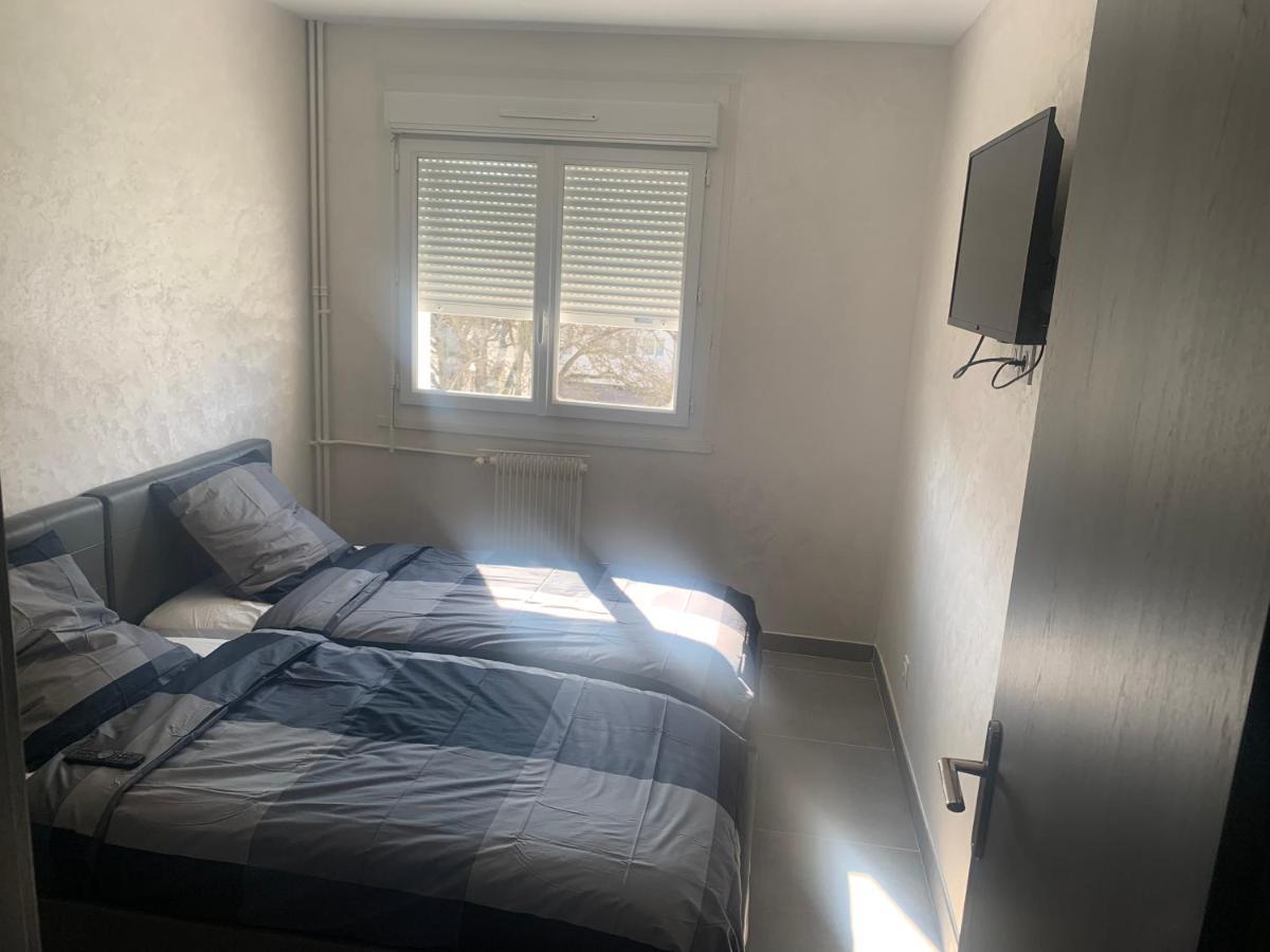 F3 Appartement 2 Chambre Un Salon Avec Wifi Saint-Jean-de-la-Ruelle Exterior photo